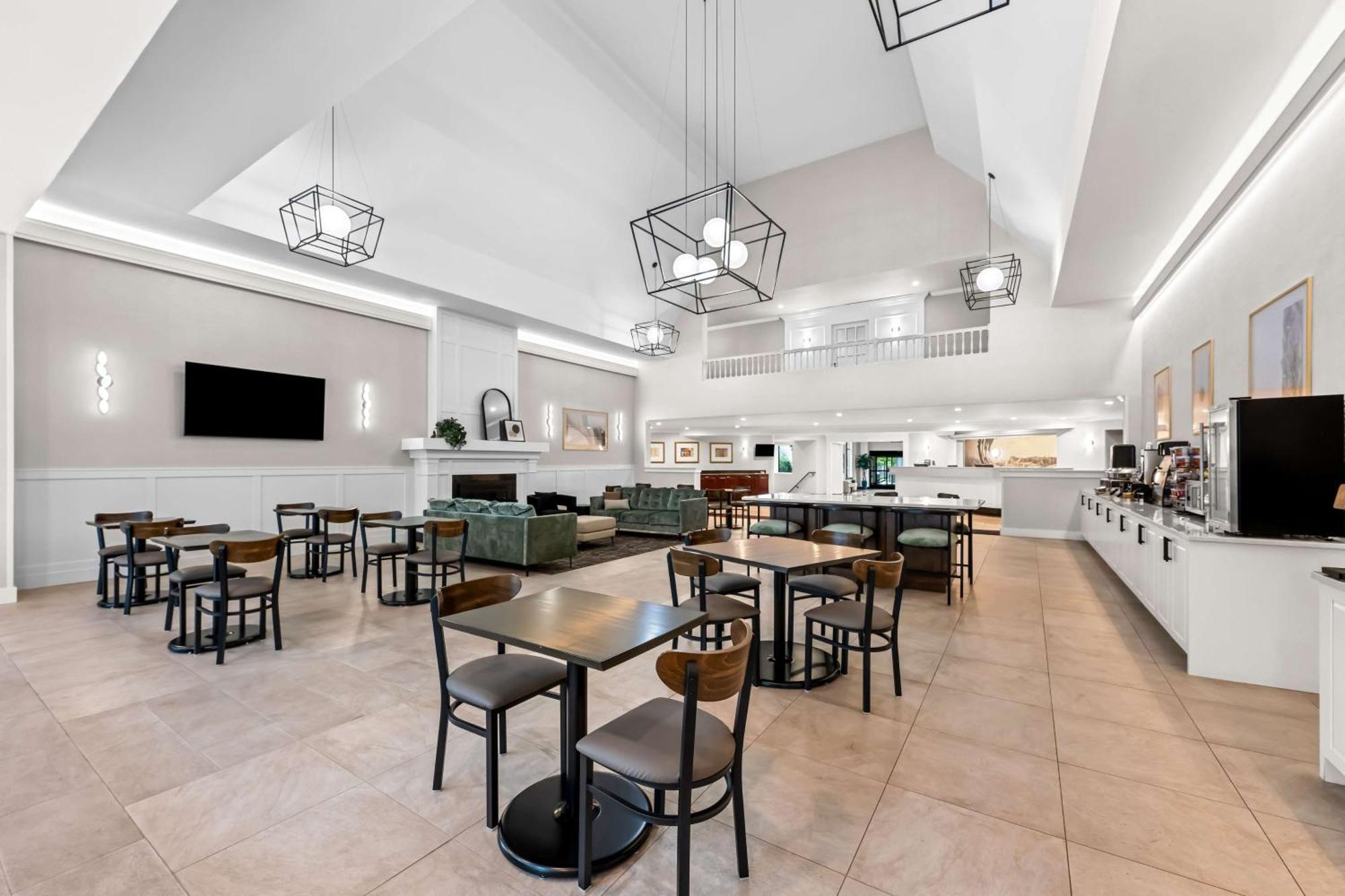 Best Western Plus Puyallup Hotel Экстерьер фото