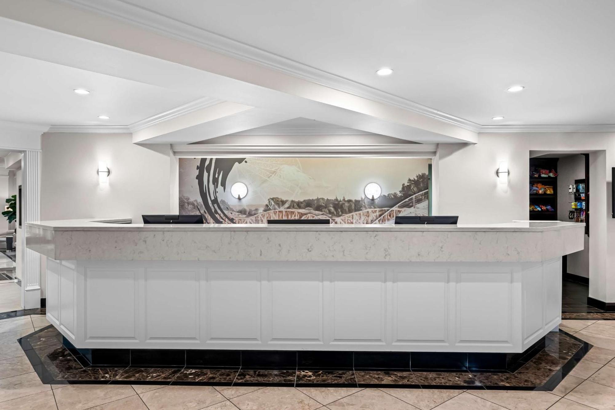 Best Western Plus Puyallup Hotel Экстерьер фото